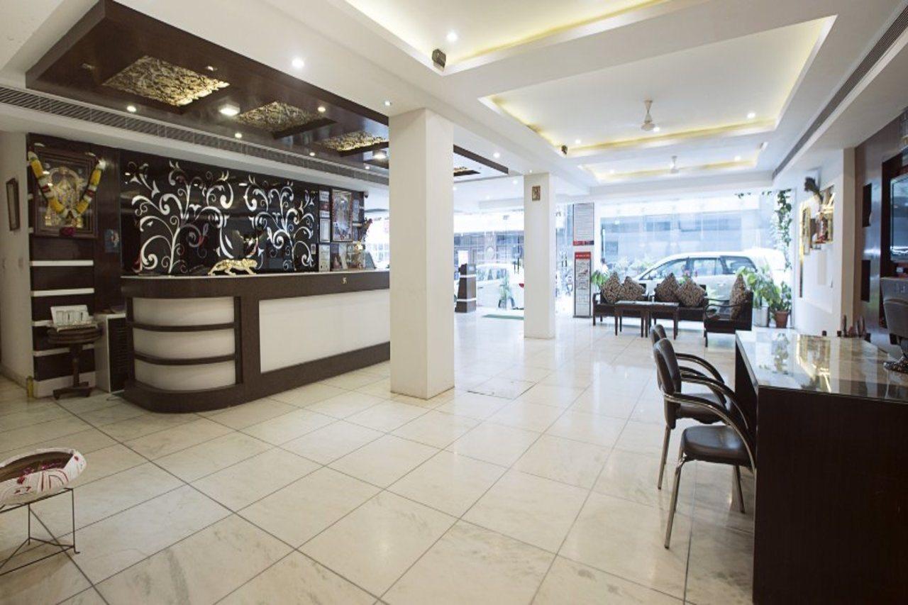 Hotel Krishna Deluxe-By Rcg Hotels New Delhi Ngoại thất bức ảnh