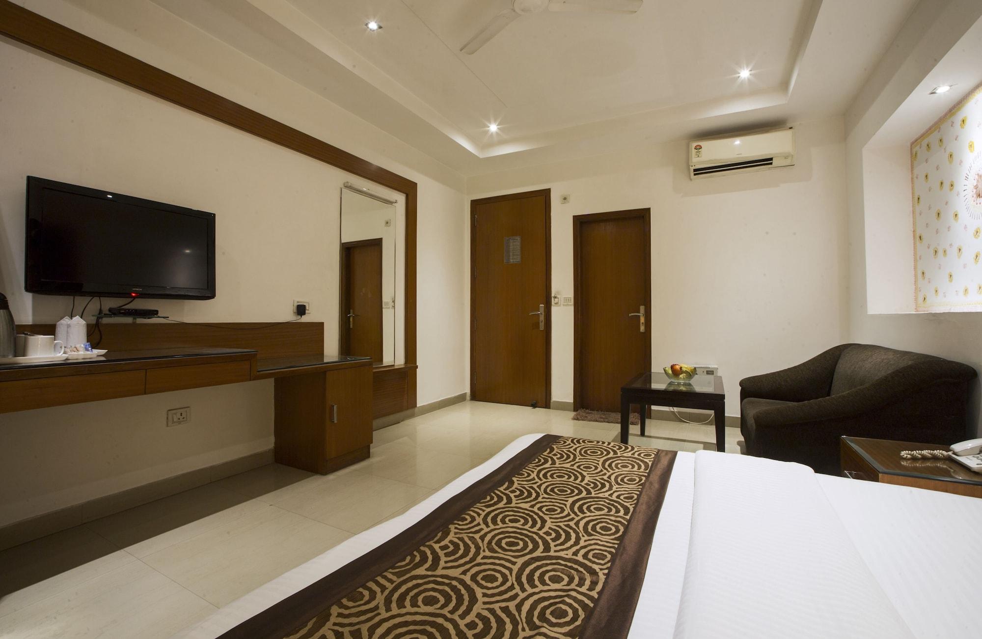Hotel Krishna Deluxe-By Rcg Hotels New Delhi Ngoại thất bức ảnh