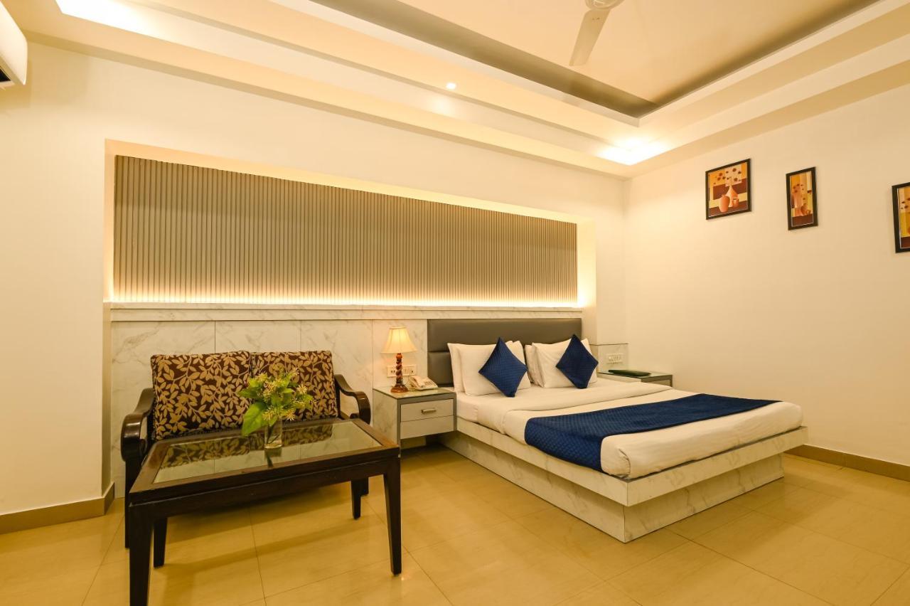Hotel Krishna Deluxe-By Rcg Hotels New Delhi Ngoại thất bức ảnh