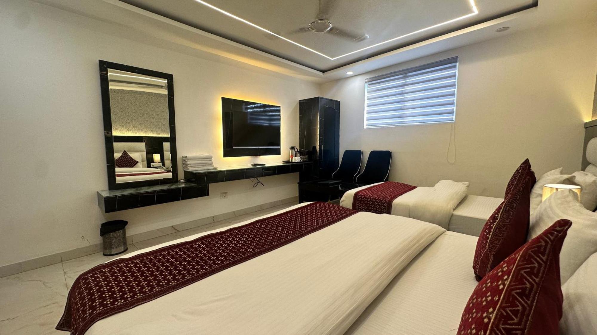 Hotel Krishna Deluxe-By Rcg Hotels New Delhi Ngoại thất bức ảnh