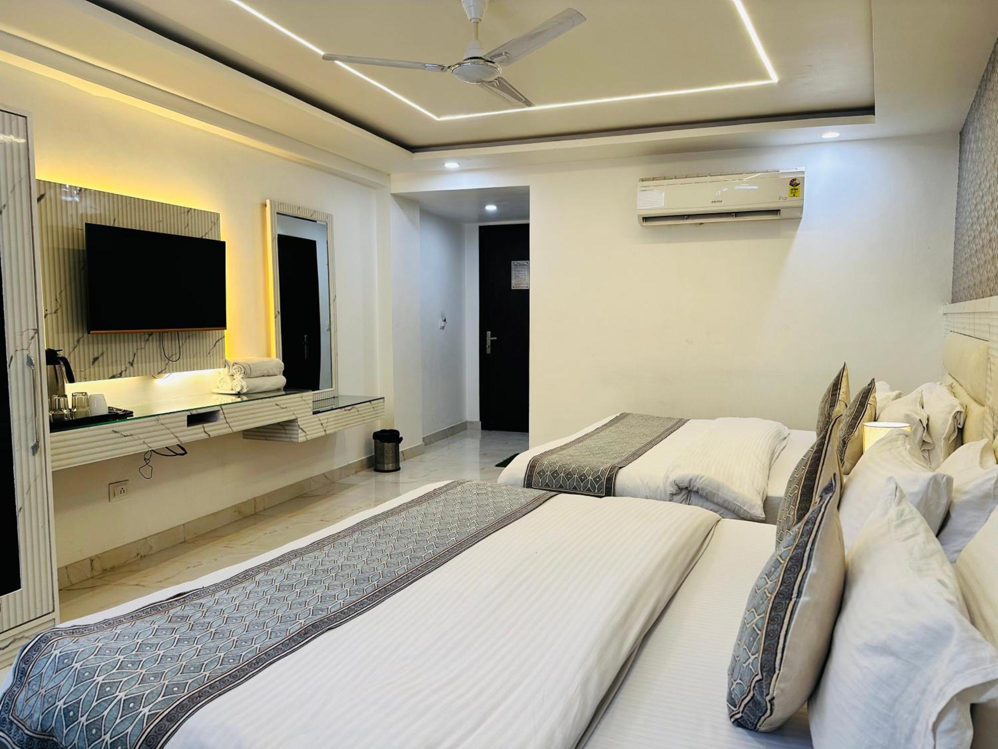 Hotel Krishna Deluxe-By Rcg Hotels New Delhi Ngoại thất bức ảnh