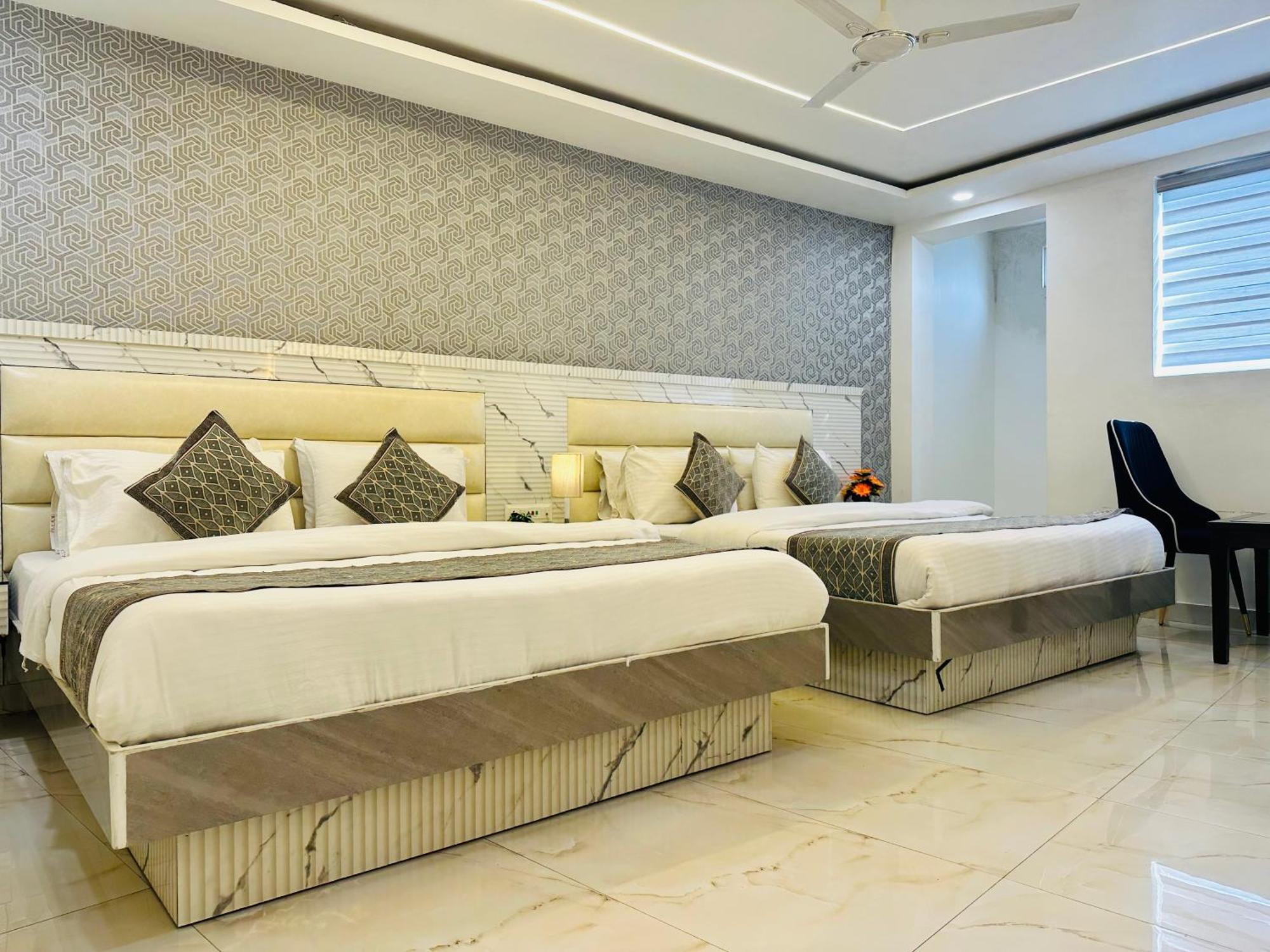Hotel Krishna Deluxe-By Rcg Hotels New Delhi Ngoại thất bức ảnh