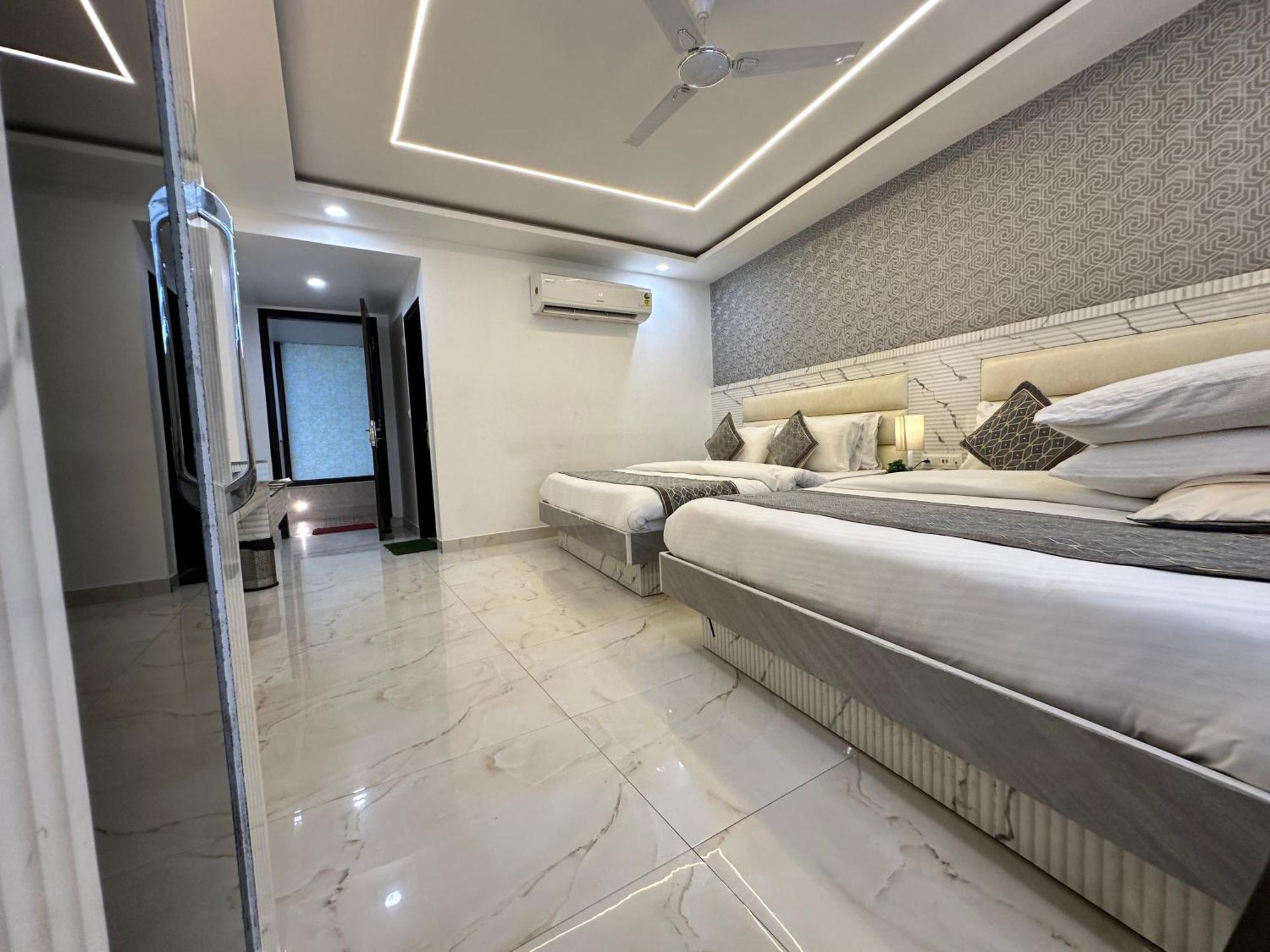 Hotel Krishna Deluxe-By Rcg Hotels New Delhi Ngoại thất bức ảnh