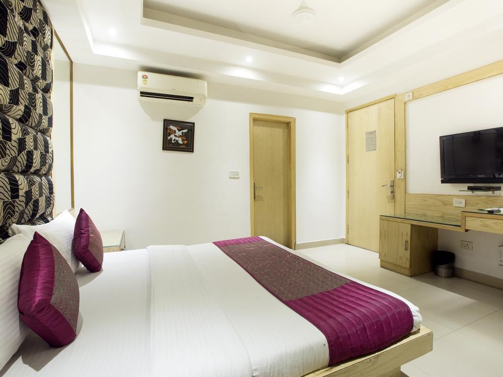 Hotel Krishna Deluxe-By Rcg Hotels New Delhi Ngoại thất bức ảnh