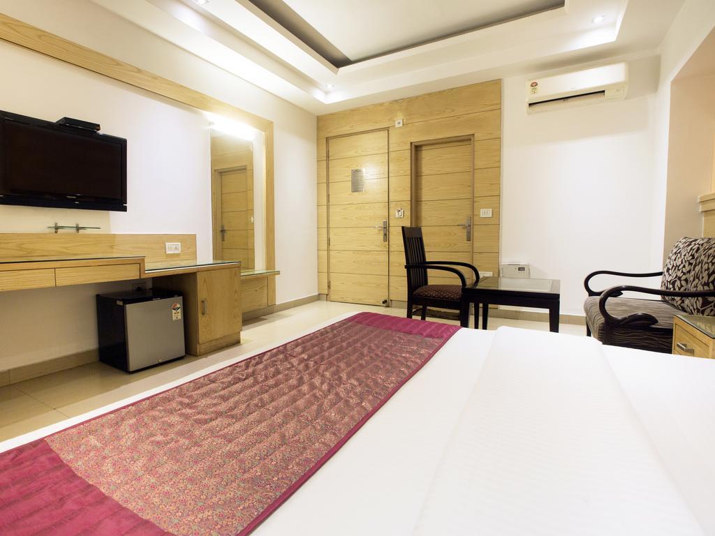 Hotel Krishna Deluxe-By Rcg Hotels New Delhi Ngoại thất bức ảnh