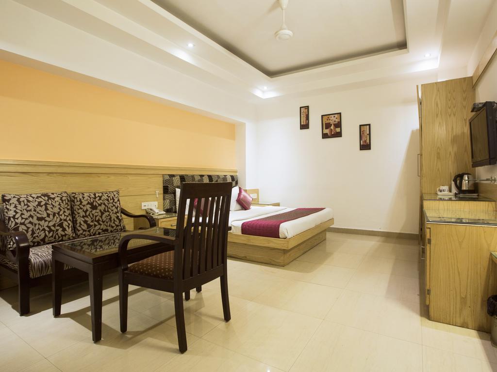 Hotel Krishna Deluxe-By Rcg Hotels New Delhi Ngoại thất bức ảnh