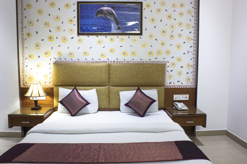 Hotel Krishna Deluxe-By Rcg Hotels New Delhi Ngoại thất bức ảnh