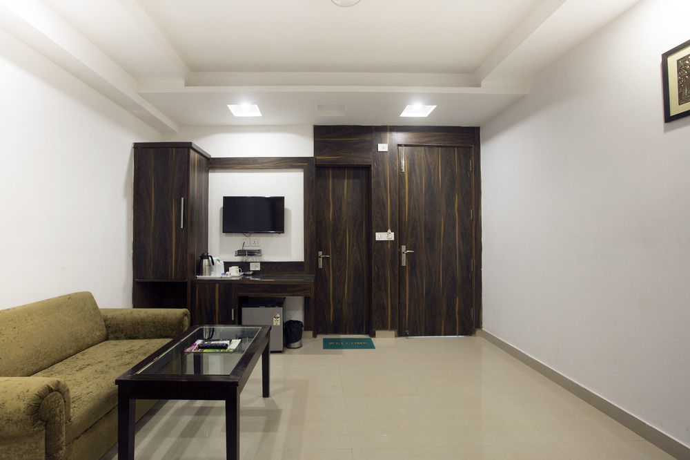 Hotel Krishna Deluxe-By Rcg Hotels New Delhi Ngoại thất bức ảnh